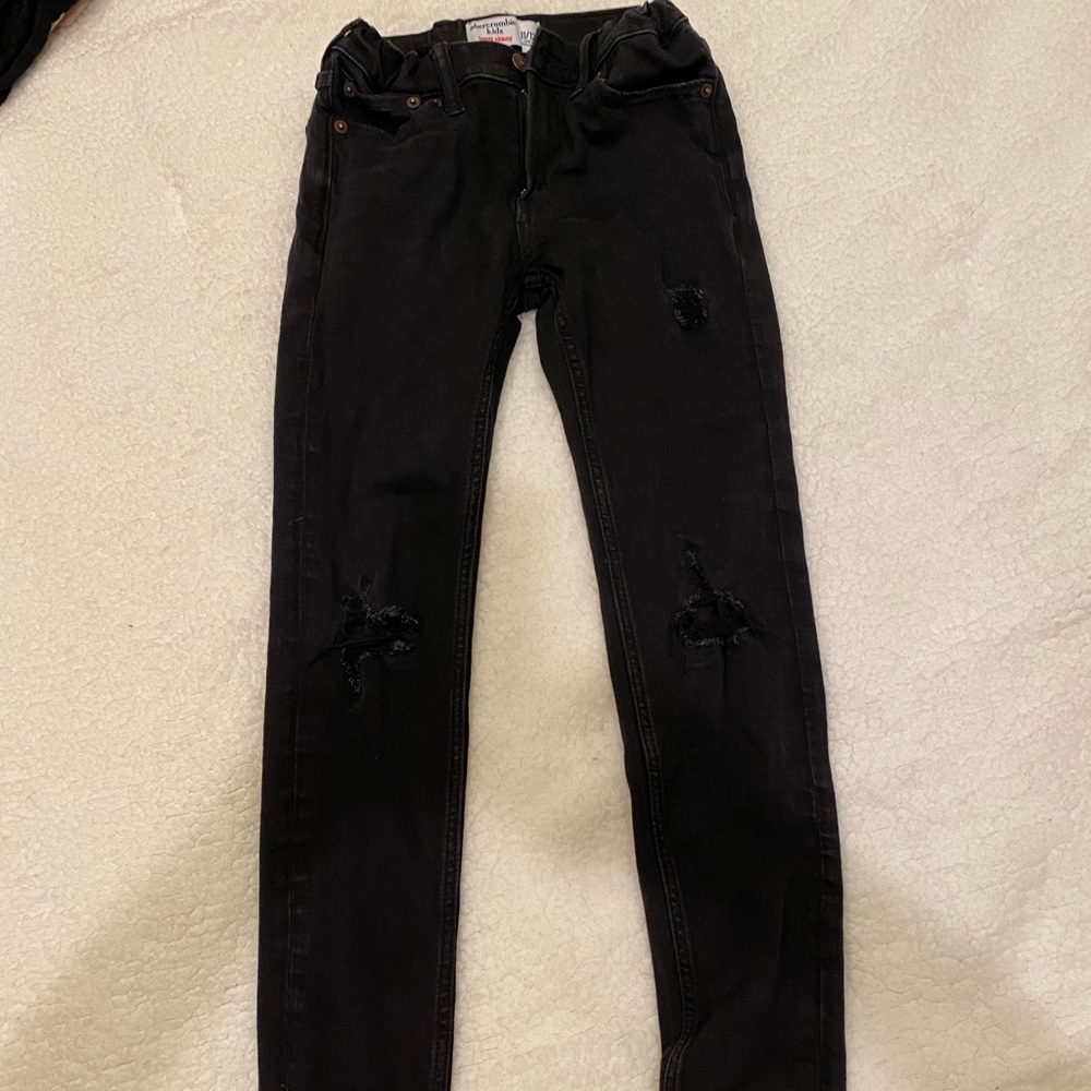 Black super skinny Abercrombie kids size 11/12. Adjustable waist band.
